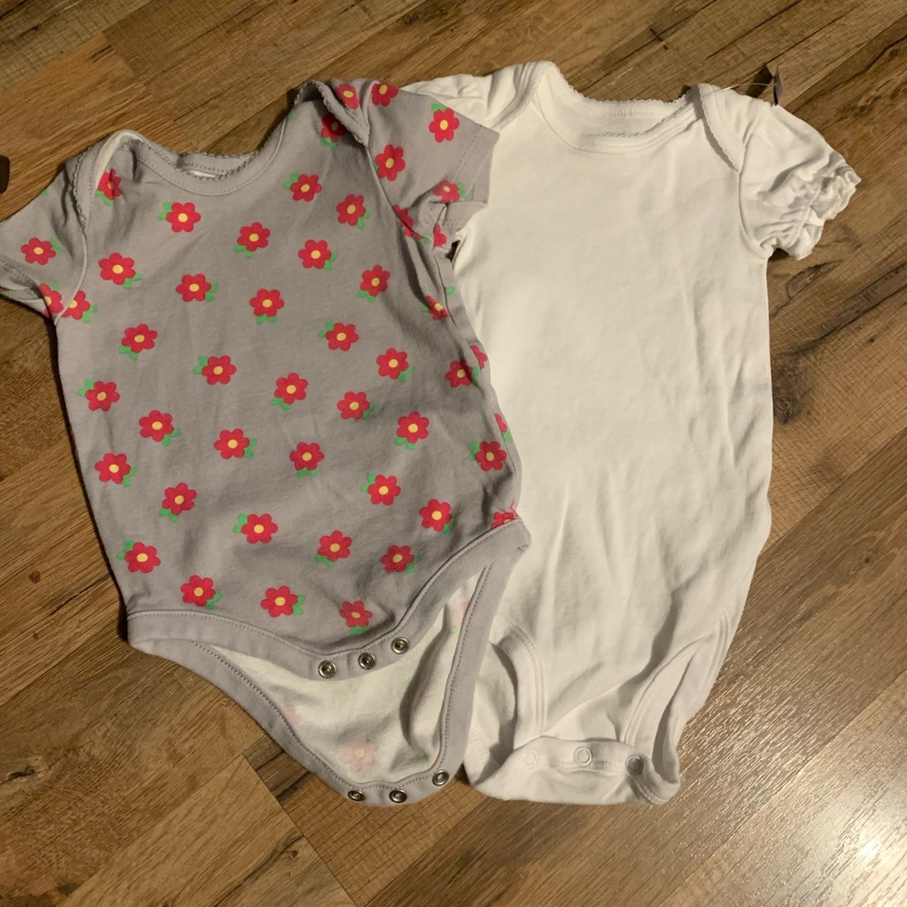 Lot of 6-9 M onesies—gently used